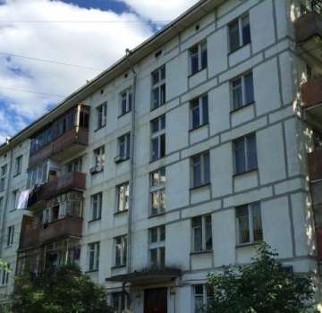 Продам 2 комнатную квартиру возле метра и парка