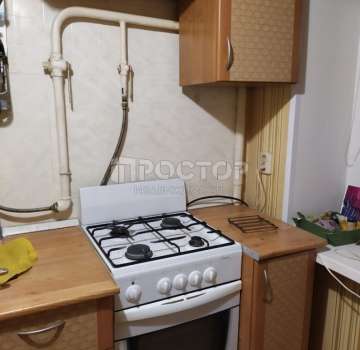 Продается просторная и солнечная квартира.