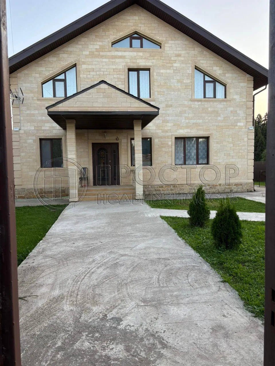 Дом, 217 м² - фото 2