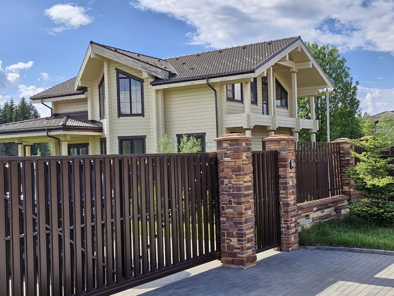 дом, 218 м.кв.