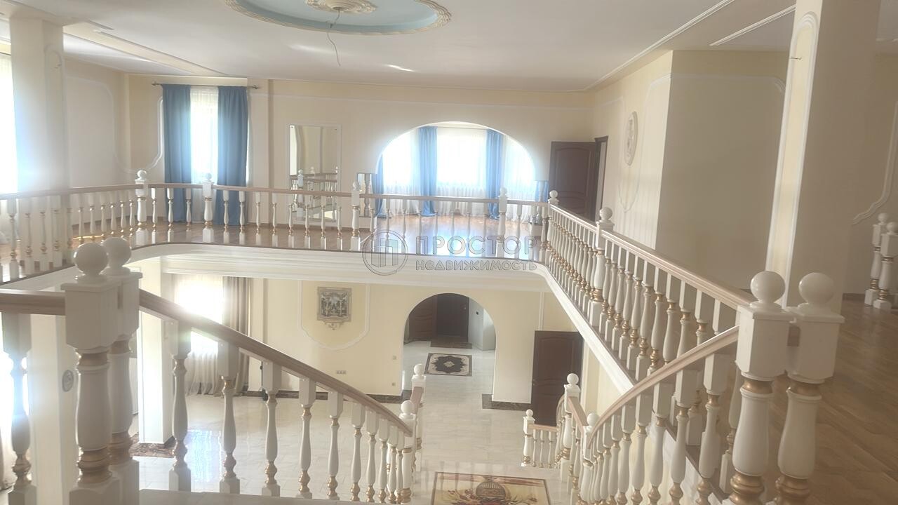 дом, 1174.5 м² - фото 18
